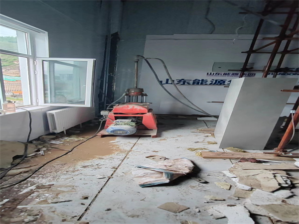 渔洋镇地基基础下沉墙体裂缝加固注浆顶升施工