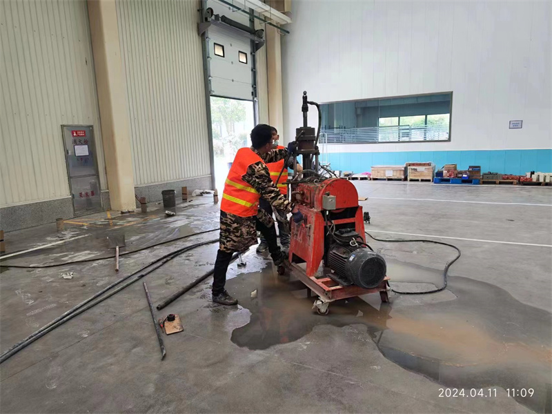 渔洋镇厂房地面下沉塌陷注浆加固施工